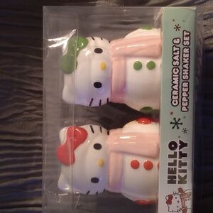 NWT Hello Kitty Winter Ceramic Salt & Pepper Shakers
